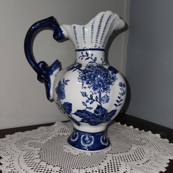 Vintage Blue and White Floral Petit Vase Pitcher - Picture 4 of 6